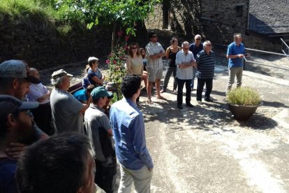 Localitats d'arreu de la geografia lleidatana han celebrat minuts de silenci en rebuig als atemptats de Barcelona i Cambrils.