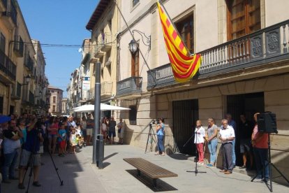 Localitats d'arreu de la geografia lleidatana han celebrat minuts de silenci en rebuig als atemptats de Barcelona i Cambrils.