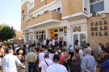 Localitats d'arreu de la geografia lleidatana han celebrat minuts de silenci en rebuig als atemptats de Barcelona i Cambrils.