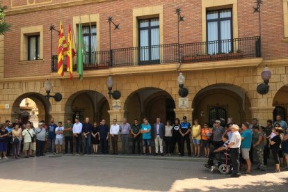 Localitats d'arreu de la geografia lleidatana han celebrat minuts de silenci en rebuig als atemptats de Barcelona i Cambrils.