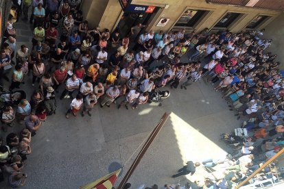Localitats d'arreu de la geografia lleidatana han celebrat minuts de silenci en rebuig als atemptats de Barcelona i Cambrils.