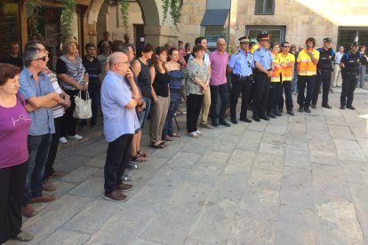 Localitats d'arreu de la geografia lleidatana han celebrat minuts de silenci en rebuig als atemptats de Barcelona i Cambrils.