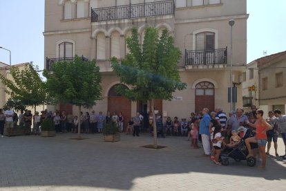 Localitats d'arreu de la geografia lleidatana han celebrat minuts de silenci en rebuig als atemptats de Barcelona i Cambrils.