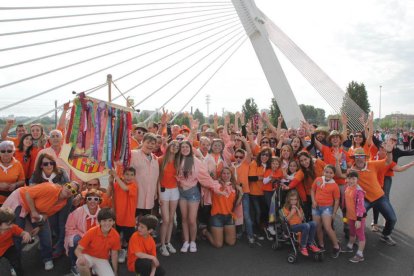 Envia'ns una fotografia teva, sol o acompanyat, i que mostri el bo i millor de l'Aplec! Mostra el bé que t'ho passes a la festa!