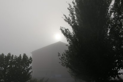 Les fulles cauen, arriba la boira i comença a fer fred.