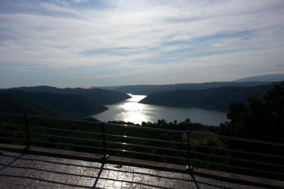 Les fulles cauen, arriba la boira i comença a fer fred.