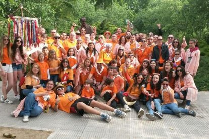 Busquem la foto més divertida de l'Aplec! Envia'ns una fotografia teva, sol o acompanyat, i que mostri el bo i millor de l'Aplec: La colla, la panyoleta, el menjar, la festa o el que sigui! Participar té premi!