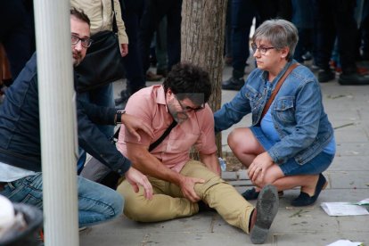 Imatges de les intervencions de Policia Nacional i Guàrdia Civil en col·legis electorals de Lleida.