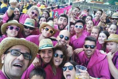 Busquem la foto més divertida de l'Aplec! Envia'ns una fotografia teva, sol o acompanyat, i que mostri el bo i millor de l'Aplec: La colla, la panyoleta, el menjar, la festa o el que sigui! Participar té premi!