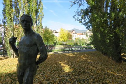 Les fulles cauen, arriba la boira i comença a fer fred.