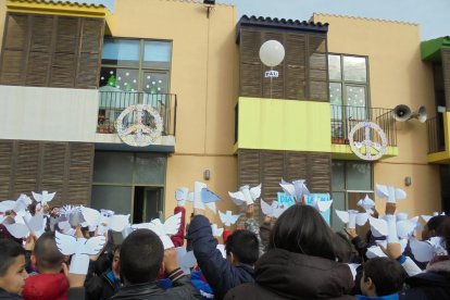 El drama humanitari dels que fugen de la guerra centra les activitats del Dia Escolar de la No-violència i la Pau