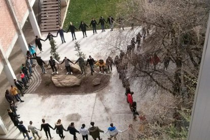 El drama humanitari dels que fugen de la guerra centra les activitats del Dia Escolar de la No-violència i la Pau