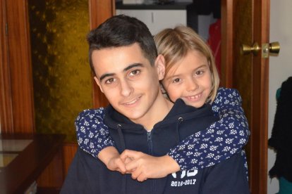 Felicita els teus familiars i amics pel seu aniversari, sant, casament enviant fotos a cercle@segre.com