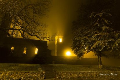 Les fulles cauen, arriba la boira i comença a fer fred.