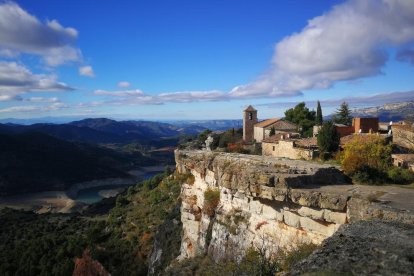 Les fulles cauen, arriba la boira i comença a fer fred.