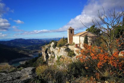 Les fulles cauen, arriba la boira i comença a fer fred.