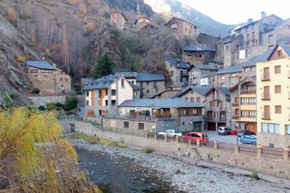 Les fulles cauen, arriba la boira i comença a fer fred.