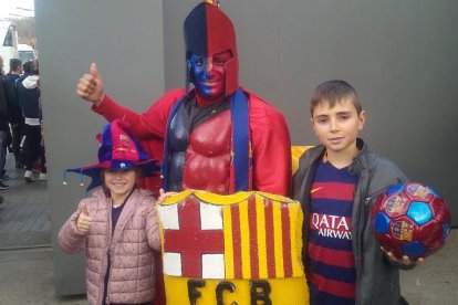 © Felicita els teus familiars i amics pel seu aniversari, sant, casament enviant fotos a cercle@segre.com