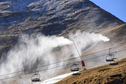 Les fulles cauen, arriba la boira i comença a fer fred.