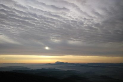 Les fulles cauen, arriba la boira i comença a fer fred.