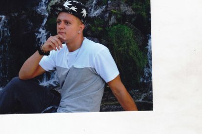 Felicita els teus familiars i amics pel seu aniversari, sant, casament enviant fotos a cercle@segre.com