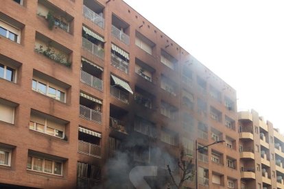 Varias dotaciones de los Bombers en el lugar del incendio.