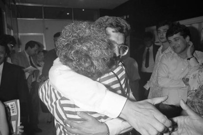 Un empat a deu entre CiU
i el PSC i un pacte amb AP i el grup de Freixes va permetre
que Manel Oronich fos paer en cap durant dos anys.