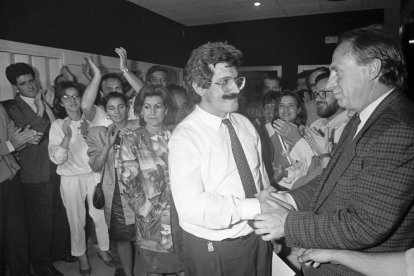 Un empat a deu entre CiU
i el PSC i un pacte amb AP i el grup de Freixes va permetre
que Manel Oronich fos paer en cap durant dos anys.