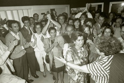 Un empat a deu entre CiU
i el PSC i un pacte amb AP i el grup de Freixes va permetre
que Manel Oronich fos paer en cap durant dos anys.