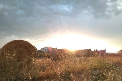 La calor, les tempestes, el paisatge groc i sec.