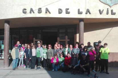 Felicita els teus familiars i amics pel seu aniversari, sant, casament enviant fotos a cercle@segre.com