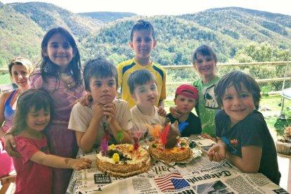 diverses celebracions del dia de la mona en familia.
