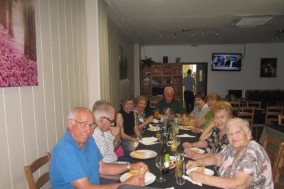 Felicita els teus familiars i amics pel seu aniversari, sant, casament enviant fotos a cercle@segre.com