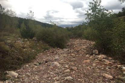 Una cisterna d’aigua proveïa aquesta setmana el nucli d’Estorm, a Sant Esteve de la Sarga.