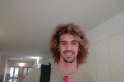 Alumnes abans d’iniciar ahir les proves de lògica matemàtica, al campus de Cappont.