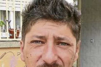 Membres de les famílies que han okupat pisos i que compten amb el suport de Mariola en Moviment.