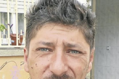 Membres de les famílies que han okupat pisos i que compten amb el suport de Mariola en Moviment.