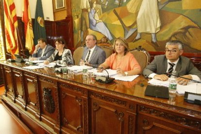 El president, Joan Reñé, al ple d’ahir en el qual es va protagonitzar la polèmica sobre el català.