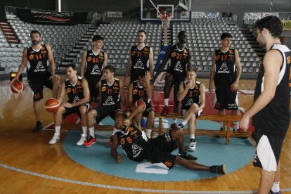 La plantilla es va sotmetre ahir a la sessió fotogràfica prèvia a l’inici de la temporada oficial.