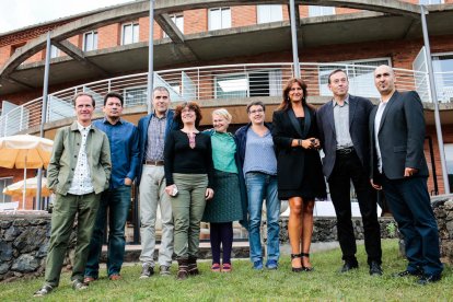 Intervenció artística sobre el món rural, amb la participació de veïns.