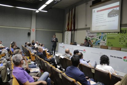 El primer dia de la Fira de Sant Miquel va ser un èxit de públic, sobretot a la tarda.