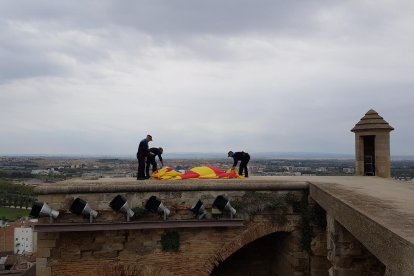 Téllez estripa el text del jutge.