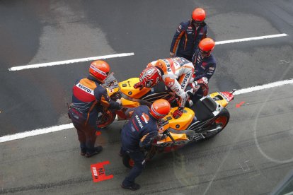 El pilot lleidatà, agafant un revolt de forma acrobàtica.