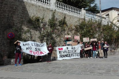 Una aula amb pocs alumnes ahir a l’institut Guindàvols de la capital, un dels que més va secundar la vaga.