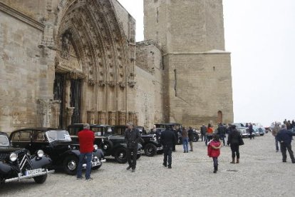 Dibuixants i pintors es van repartir per diferents punts del Turó per plasmar en paper o sobre tela la imatge de la Seu Vella.