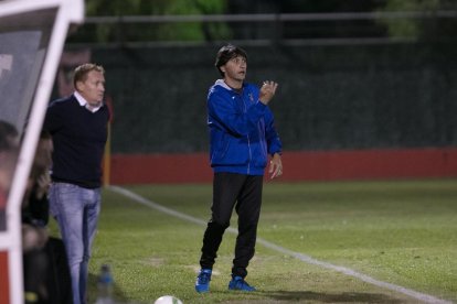 Gustavo Siviero dóna instruccions als jugadors dimecres passat davant del Mallorca B.