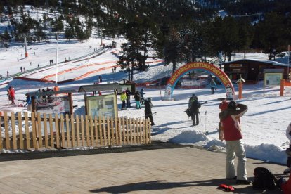 Helicóptero con nieve.
