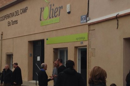 Dinar popular a la localitat de Belianes, a l’Urgell, on es van repartir 2.000 racions d’arengades amb torrades.