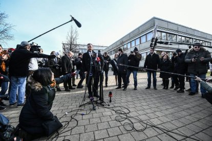 L’ecologista Alexander van der Bellen amb la seua dona, Doris Schmidbauer, després de conèixer-se el resultat de les eleccions.