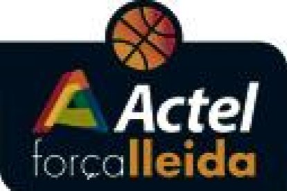 Leonardo Demetrio intenta revolverse para anotar ante la defensa de un jugador del Gipuzkoa.